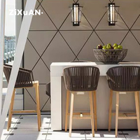 Ensemble de mobilier d'extérieur de luxe en rotin et aluminium pour hôtel, patio, salon de jardin, bar, avec tabourets et table à manger moderne en osier pour 6 personnes
