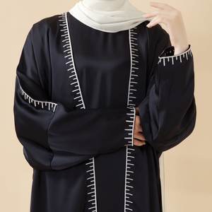ニサムーンライトネイビー控えめなアバヤ、白い幾何学的なステッチ刺繍女性用秋のイスラム教徒のドレスパキスタンのカフタンローブ - Product Image 6