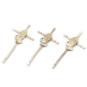 Ciondolo a croce placcato in oro con le mani in preghiera Design Christian gioielli religiosi per uomini e donne simbolo fede accessorio collana - Product Image 5