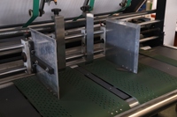 Nouvelle condition semi-automatique papier ondulé plastifieuse carton ondulé flûte machine à plastifier pour boîtes en carton coloré