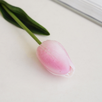Dekorasi Pernikahan Realistis Buatan Tangan Berkualitas Tinggi Bunga Tulip Mini PU Terlaris untuk Rumah Natal Wisuda
