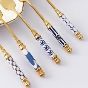 Inglaterra elegante cuchara de café dorada Metal acero inoxidable 304 postre tenedor cuchara con mango largo de cerámica - Product Image 3