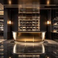 Comptoir de réception incurvé en acier inoxydable doré avec éclairage LED d'ambiance, dessus en pierre noire de luxe pour hall d'hôtel et usage commercial