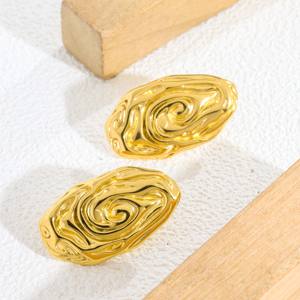 1 Par de Pendientes de Aro Irregulares de Acero Inoxidable con Baño de Oro de 18K, Diseño de Espiral Texturizada, Forma Asimétrica, Elegantes, Versátiles y Casuales - Product Image 2