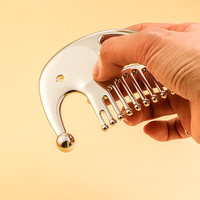 Masseur oculaire et peigne à points d'acupuncture 2-en-1 Kinwong, outil Gua Sha en métal pour lifting du visage, modèle GSB25018, usage commercial et domestique