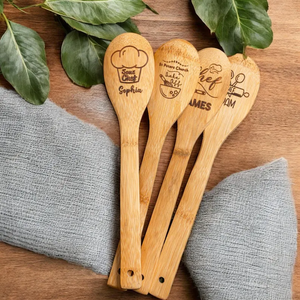 ملعقة محفورة بشعار مخصص أواني طبخ من الخيزران للمطبخ ملعقة طويلة المقبض - Product Image 1