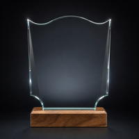 Trophée personnalisé en cristal avec base multiple en bois et plaque en verre gravée pour la reconnaissance d'entreprise et la reconnaissance des employés