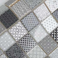 Mosaïque personnalisée en verre cristal foncé marbré mélangé, motif jet d'encre carré, style marocain, pour crédence de cuisine