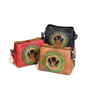 Sac à bandoulière Ando en cuir véritable pour femme, sac à main vintage à motif cerf gaufré avec poignée perlée - Product Image 5