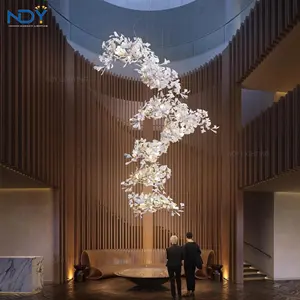 Özel çiçek şekli otel merdiven seramik Ginkgo yaprak kolye işıkları tavan işıkları aydınlatma Modern lobi lüks avizeler