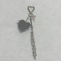 Breloque de sac Y2K Cœur Étoile Porte-clés avec Miroir Compact, Porte-rouge à lèvres en Maille Métallique, Pendentif Pompon, Décoration de Sac à Main pour Femme, Cadeau