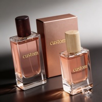 Flacon de parfum en verre transparent rose carré en gros, 30 ml/100 ml, avec bouchon en bois clair et foncé, boîte cadeau personnalisée en or rose