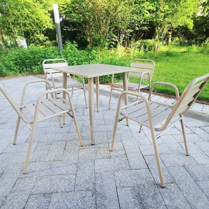 Set di Tavolo e Sedie da Esterno in Alluminio di Alta Qualità, Minimalista, Impermeabile e Resistente al Sole per Caffetterie/Bar - Product Image 4