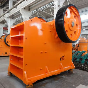 Trituradora de Mandíbulas con Motor AC, Capacidad de 50-180T/H, Fácil Operación para Aplicaciones de Minería de Oro - Product Image 1