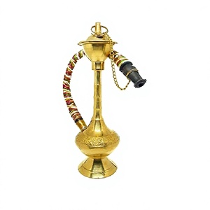 Chicha classique en laiton avec tuyau coloré et détails de chaîne pour fumer le shisha - Product Image 1