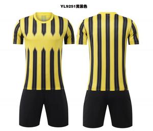 Maillot de football personnalisé de haute qualité, à séchage rapide, respirant, en polyester, col en V, short pour hommes, impression numérique pour adultes, service OEM - Product Image 3