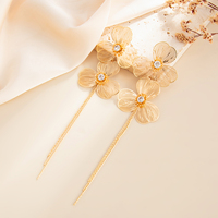 Anting-anting liontin bunga berlian imitasi dengan rumbai panjang untuk wanita, anting-anting gantung pesta elegan untuk wanita, aksesori perhiasan mode