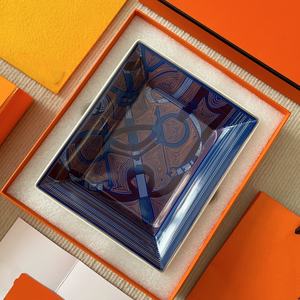 Cendrier de bureau carré en céramique Japandi moderne, résistant aux hautes températures, pour hôtels - Product Image 3