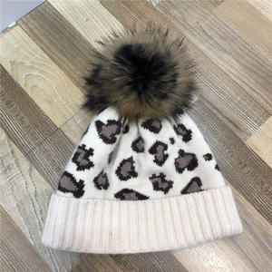 Bonnet en jacquard léopard avec pompon en <span class=keywords><strong>fourrure</strong></span> véritable personnalisé pour femmes Bonnet d'hiver chaud en poils de lapin à bord côtelé - Product Image 5