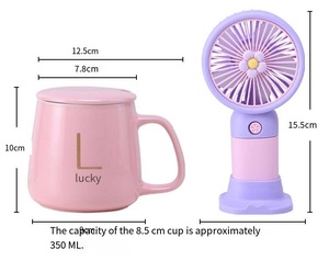 Taza de Cerámica Rosa con Logotipo Personalizado 2026, Set de Regalo con Ventilador Portátil, Letra L Personalizada, Regalo Moderno para el Día de la Madre - Product Image 6