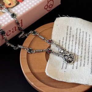 Collier Pendentif Cœur Plaqué Argent Style Rétro Audacieux avec Diamant et Gemmes Colorées pour Femme et Homme – Idéal Soirées Club et Vacances - Product Image 3