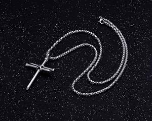 Collana con ciondolo a croce di nicchia di personalità essenziale alla moda oro argento con croce nera collana pendente di moda - Product Image 3