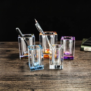 Portapenne personalizzato in cristallo per regali da ufficio - Product Image 6