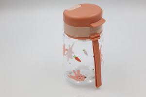 Bouteille d'eau Goki Hero 350 ml, bouteille d'eau mignonne pour enfants, bouteille d'eau pour enfants avec impression de lapin mignon et couvercle à rabat - Product Image 3