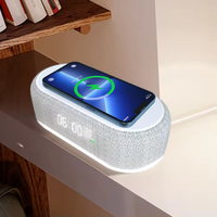Multifunctionele stereo basluidspreker met oplaadfunctie, slimme LED digitale draadloze oplader en digitale wekker