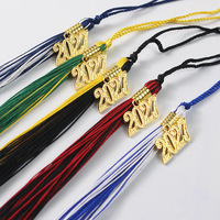 Nicro Wholesale 2027 Pompon coloré avec décoration en métal doré, accessoire de cérémonie et accessoire photo pour toque de remise de diplôme