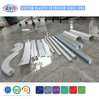 Extrusion de plastique PVC sur mesure pour rail de rideau de plafond simple ou double et guide de volet roulant