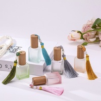 Flacon de parfum rechargeable en verre dépoli dégradé de couleur personnalisée de 10 ml, avec bouchon pendentif et bille roll-on en bois de hêtre, vente en gros