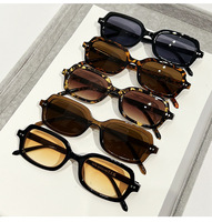 Lunettes de soleil tendance 2025 à monture carrée fine UV400 pour hommes et femmes, style moderne, protection extérieure 13115