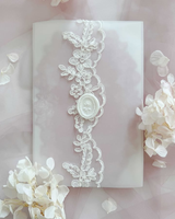 Invitation de mariage vintage avec applique florale en dentelle, impression personnalisée, carte d'invitation en vélin avec sceau de cire pour les invités de mariage