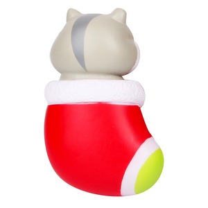 Juguete antiestrés de hámster exprimible de TPE con diseño de calcetín de fresa para niños de 2 a 4 años, unisex - Product Image 3