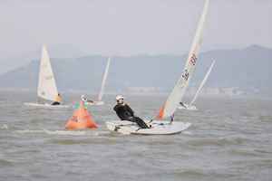 <span class=keywords><strong>Voilier</strong></span> <span class=keywords><strong>de</strong></span> <span class=keywords><strong>croisière</strong></span> à console centrale à grande vitesse en fibre <span class=keywords><strong>de</strong></span> verre pour la voile, version <span class=keywords><strong>de</strong></span> base ILCA 4, 4,2 m, pour l'entraînement des jeunes et la compétition - Product Image 6