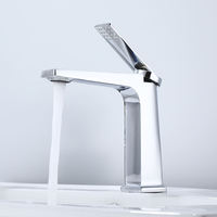 Robinet de salle de bain moderne carré à poignée unique, mitigeur de lavabo chaud/froid chromé poli à poser sur comptoir avec valve en céramique