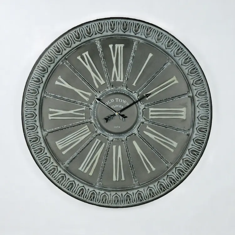 Qiycoco — horloge murale décorative rustique, de couleur grise, ronde avec chiffres romains, sur le mur