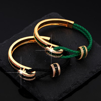 Bracelet multicolore tendance en fer électroplaqué avec fermoir fer à cheval et zircon carré, délicat et tressé