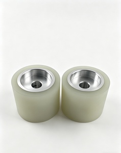Rueda Motriz Reforzada con Recubrimiento de PU y Núcleo Metálico, Personalizable con Orificios para Tornillos, para Sistemas de Transporte con Montacargas, Alta Capacidad de Carga - Product Image 1