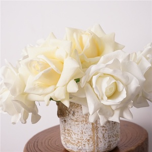 Haute qualité main-sentiment hydratant blanc rose Rose Bouquet artificiel vraie touche fleurs pour mariage décoration de la maison - Product Image 1