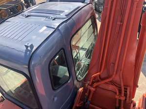 Excavatrice d'occasion Hitachi ZX200-6 à vendre – Composants essentiels (pompe à engrenages, roulement, PLC) – Excellent prix - Product Image 4