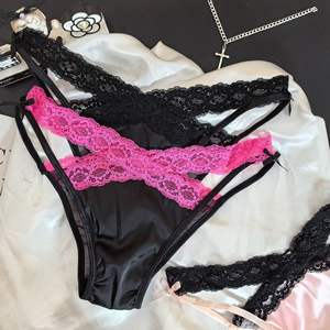 Женские атласные трусики-стринги - Product Image 1