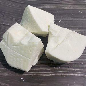 Vente en gros de granulés de cire de soja naturelle de qualité supérieure mélangée à de la cire d'abeille pour la fabrication de bougies pour moules 25kg par sac de perles de cire de soja en vrac personnalisées - Product Image 3