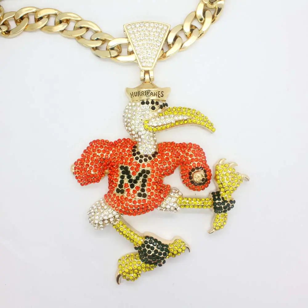 Collar chapado en oro de 18K con cadena de rotación de Miami Hurricanes, mascota Sebastian, el hotel