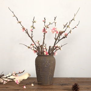 Vente en gros de fleurs artificielles en tissu de soie rose et blanc, branche d'arbre à fleurs de prunier pour la décoration de mariage et de la maison - Product Image 4