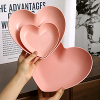 Assiette en porcelaine en forme de cœur, personnalisable en usine OEM, couleur au choix, écologique, pour la Saint-Valentin et la décoration intérieure, vente en gros