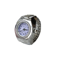 Montre à doigt carrée en alliage de zinc à quartz, tendance et abordable, pour couples, vente en gros directe usine 2023