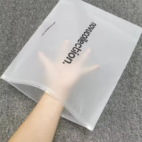 Sac en plastique personnalisé Zhongsheng, résistant à l'humidité, imprimé PET+VMPET+PE, pour emballage de t-shirts/vêtements, avec fermeture à glissière, impression en gravure
