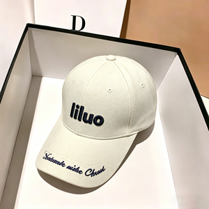 Witte katoenen baseballcap LILUO met geborduurd logo, scriptsteek op de klep, zacht, ademend, unisex, voor dagelijks gebruik. - Product Image 3